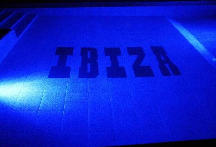 هاستل Hostal Ibiza
