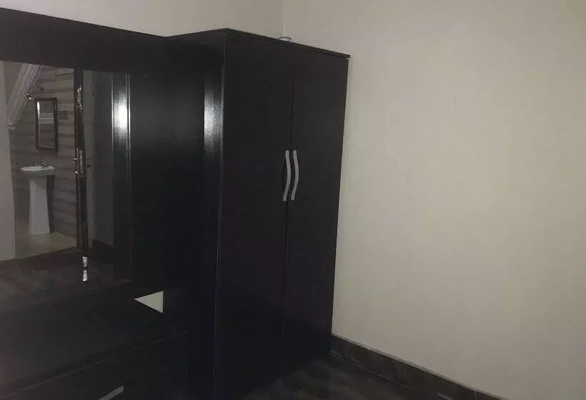 هتل Ritzcarinton Suites