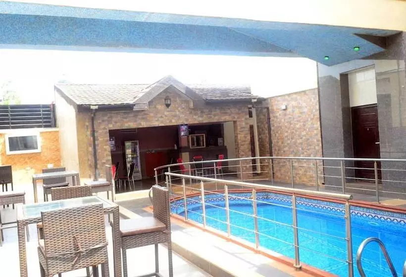 هتل Ritzcarinton Suites