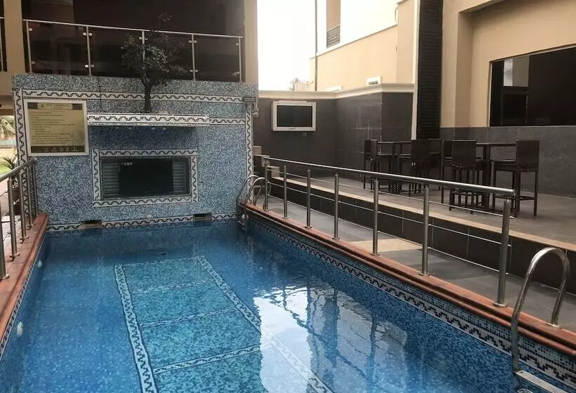 هتل Ritzcarinton Suites