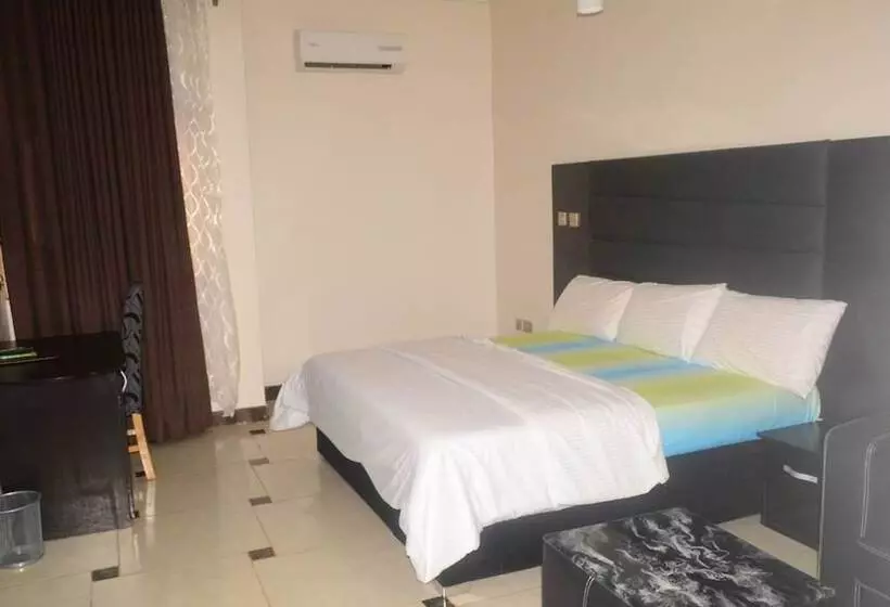 هتل Ritzcarinton Suites