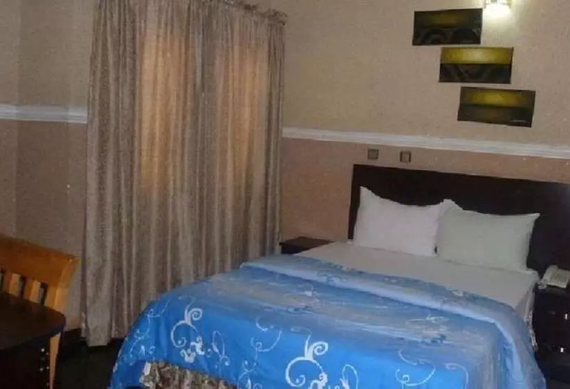 هتل Ritzcarinton Suites
