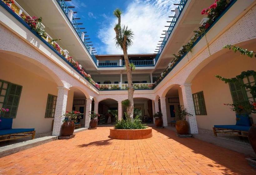 Vietnam Backpacker Hostels - Ninhvana