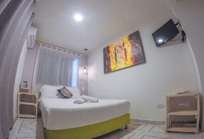 Wonderland Hostel By Gb Collection