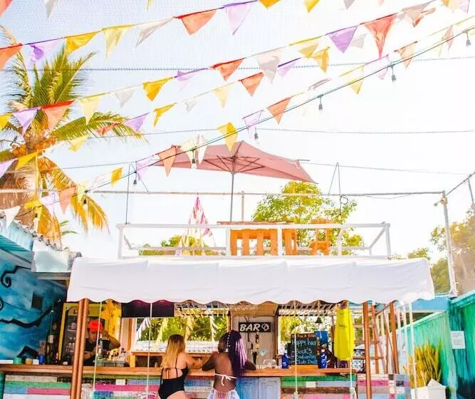 Wonderland Hostel By Gb Collection