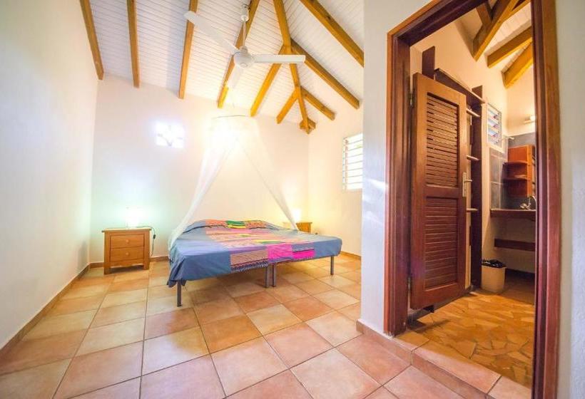 هاستل Sunset Surf Camp