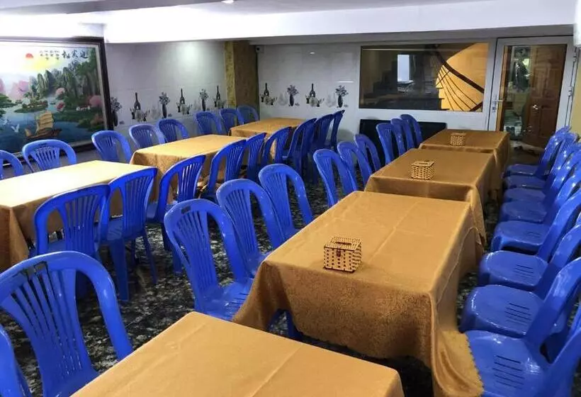 تختخواب و صبحانه Green Mountain Hostel