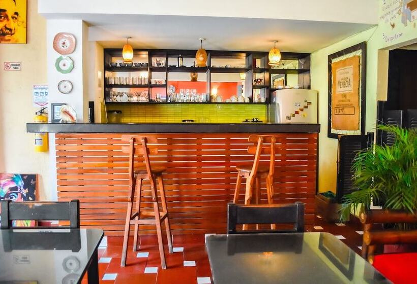 هتل Aluna Hostel B&b