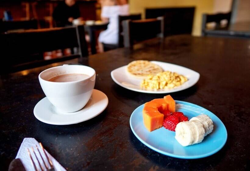 هتل Aluna Hostel B&b