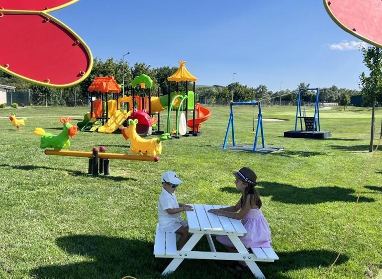 هتل Theodora Golf Club