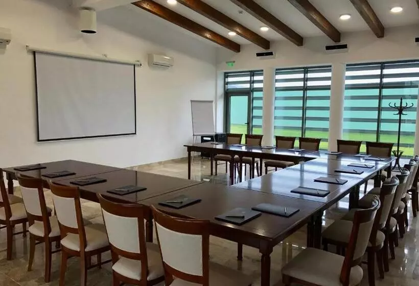 ホテル Theodora Golf Club