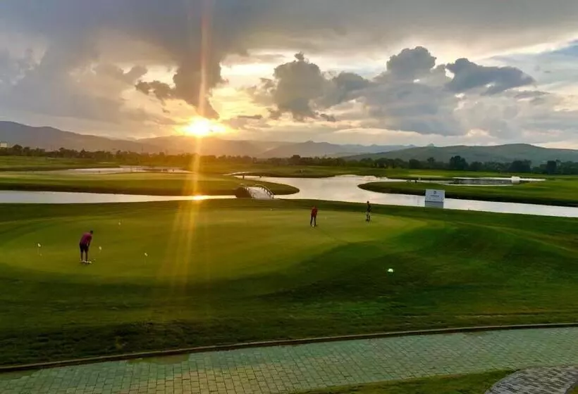 ホテル Theodora Golf Club