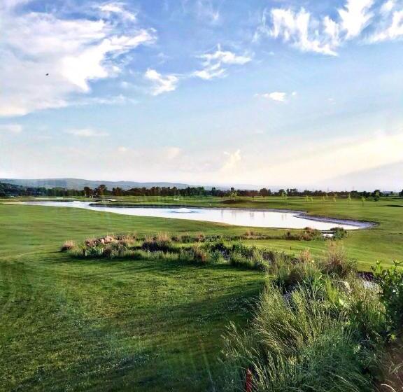 هتل Theodora Golf Club