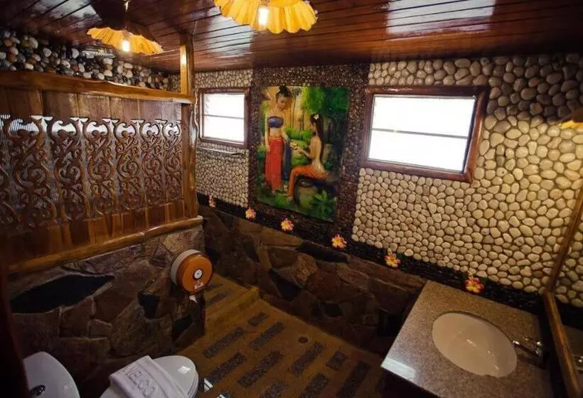 هتل Chatsuree Boutique Resort