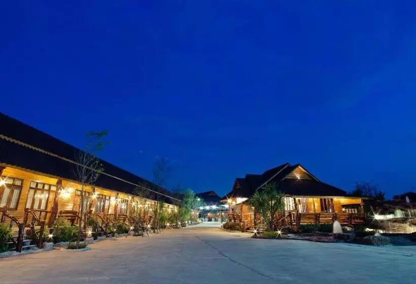 هتل Chatsuree Boutique Resort