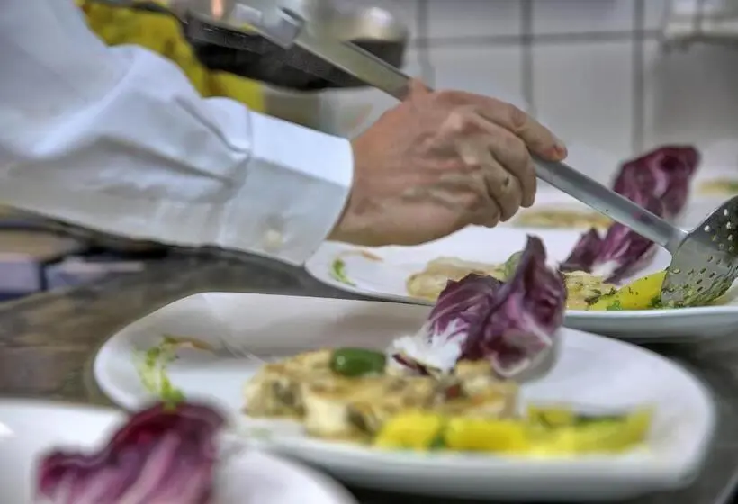 ホテル Restaurant Tonino