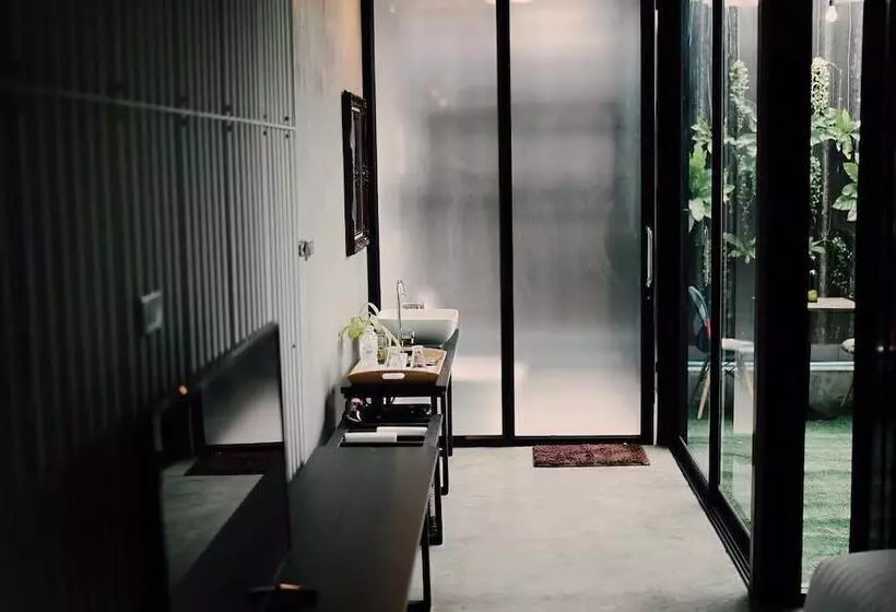 هاستل The Tree Sleep And Space