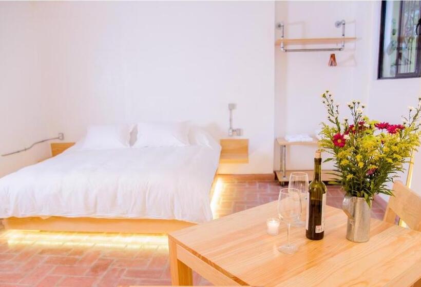 Отель Agrado Guest House