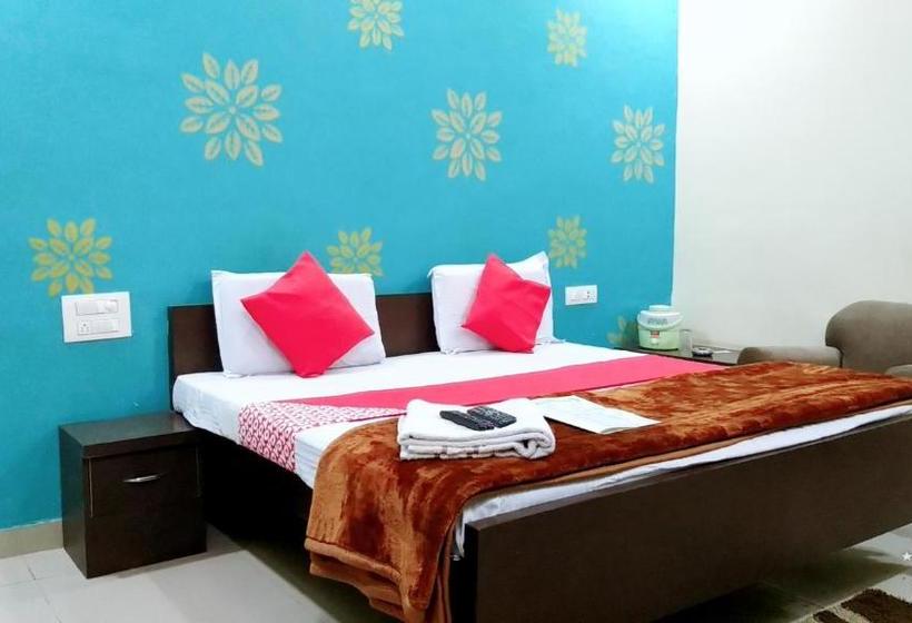 Отель Ganesh & Restaurant