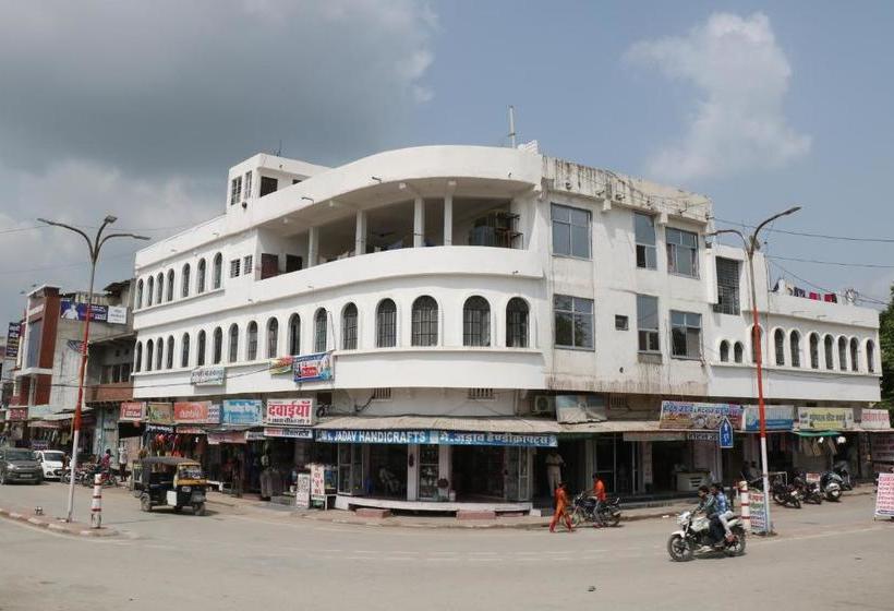 Отель Ganesh & Restaurant