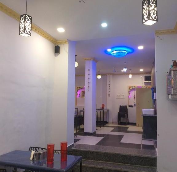 Отель Ganesh & Restaurant