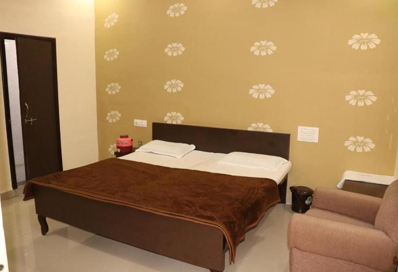 Отель Ganesh & Restaurant