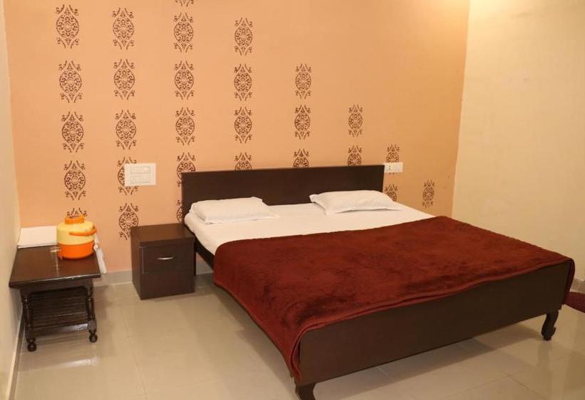 Отель Ganesh & Restaurant