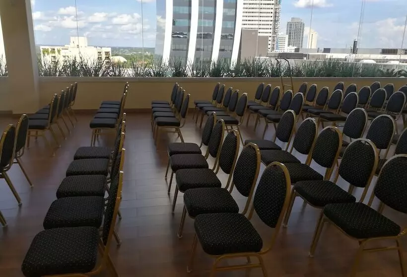 Paseo La Galería Hotel & Suites