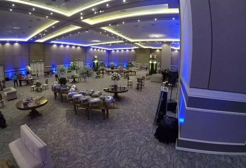 Paseo La Galería Hotel & Suites