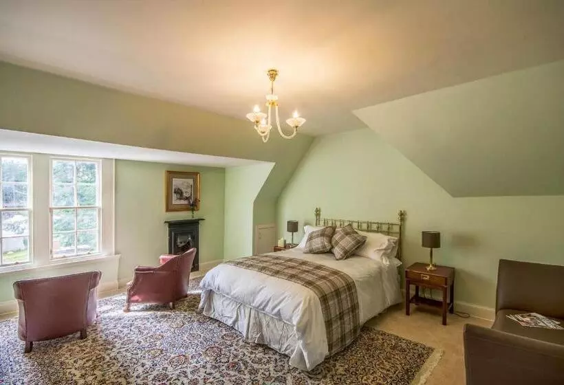 تختخواب و صبحانه Blervie House