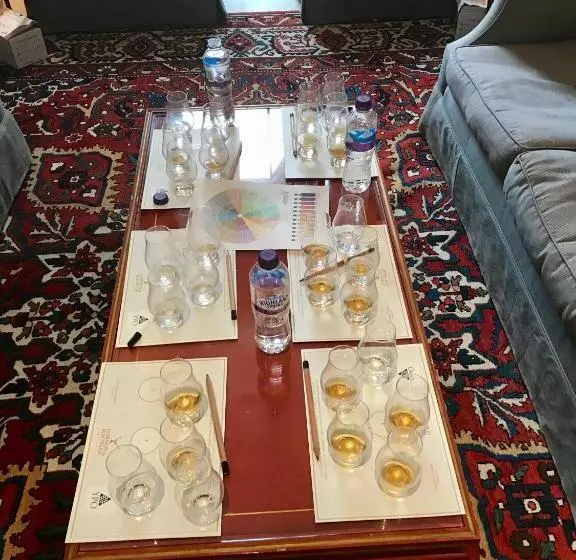 تختخواب و صبحانه Blervie House