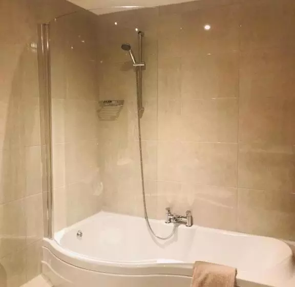 تختخواب و صبحانه Blervie House