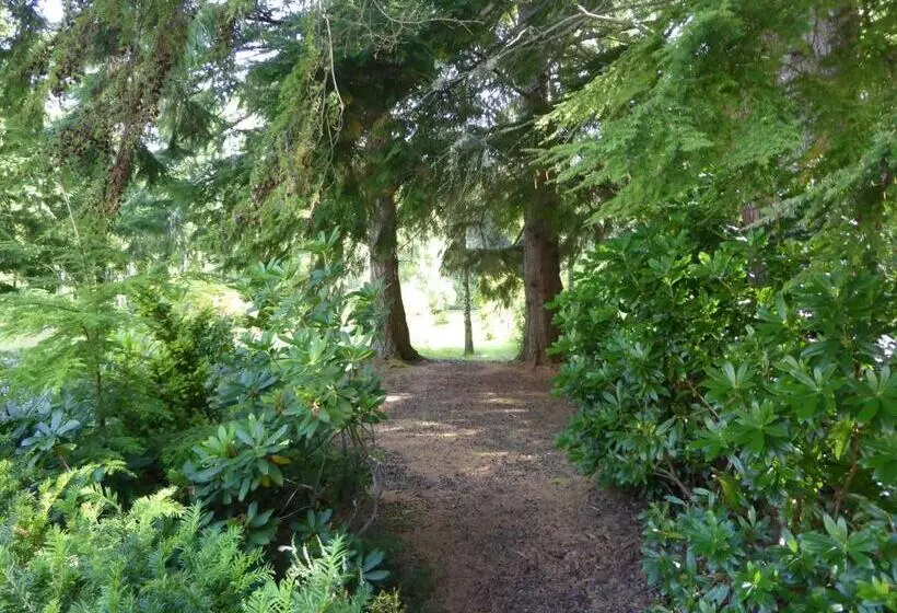 تختخواب و صبحانه Blervie House