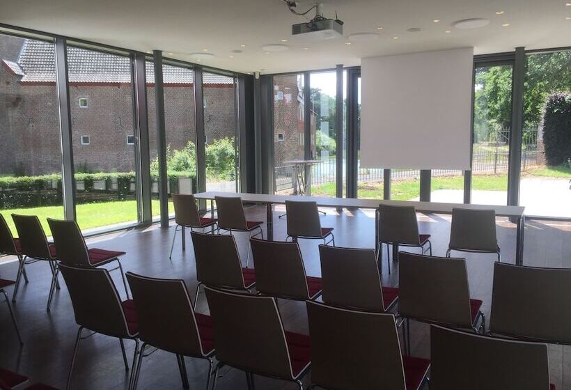 住宿加早餐  Burg Heimerzheim