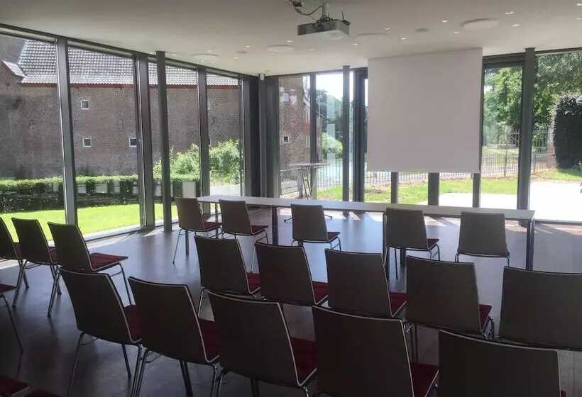 Aamiaismajoitus (B&B) Burg Heimerzheim