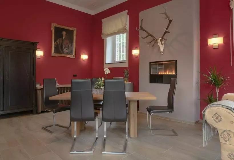 Aamiaismajoitus (B&B) Burg Heimerzheim