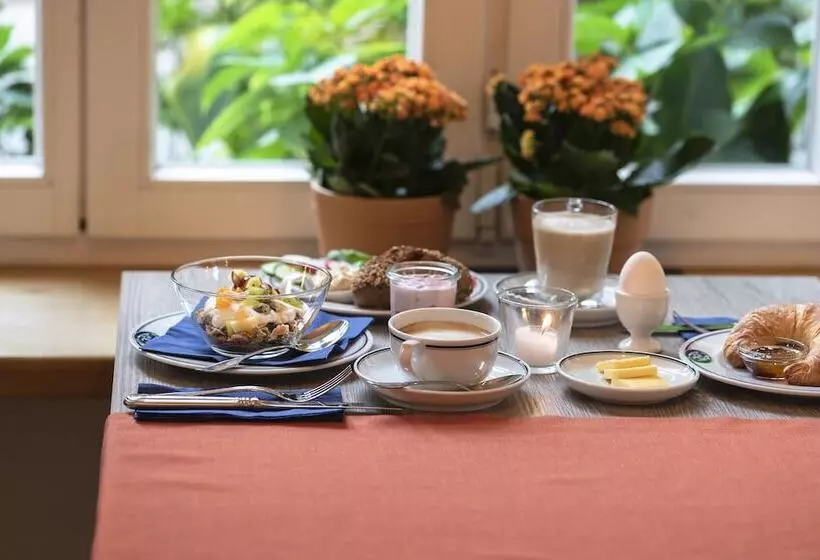 Aamiaismajoitus (B&B) Burg Heimerzheim