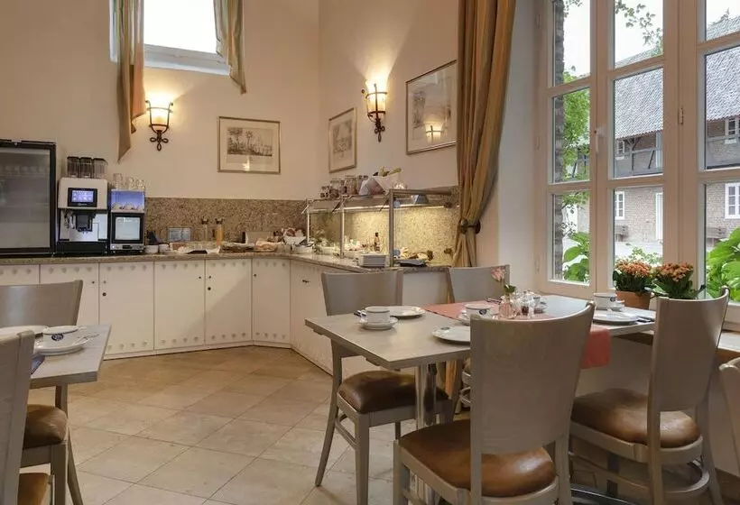 Aamiaismajoitus (B&B) Burg Heimerzheim