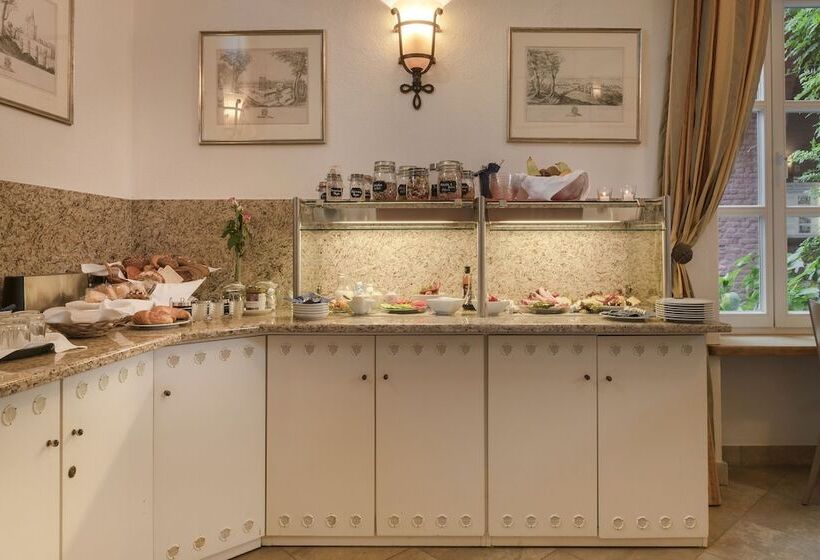 住宿加早餐  Burg Heimerzheim