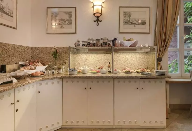 Aamiaismajoitus (B&B) Burg Heimerzheim