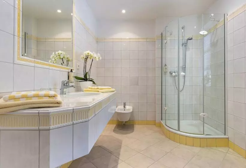 Aamiaismajoitus (B&B) Burg Heimerzheim