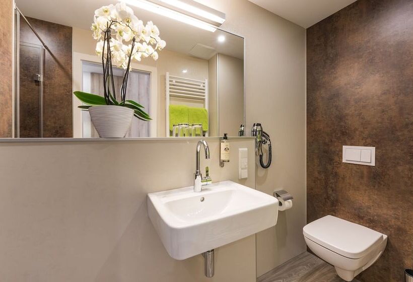 住宿加早餐  Burg Heimerzheim