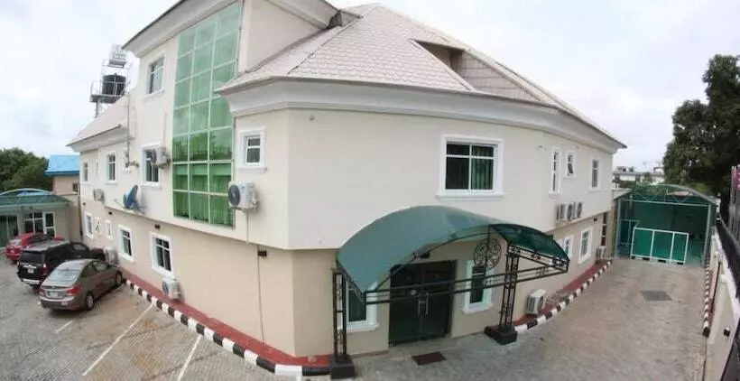 هتل Celia's Suites
