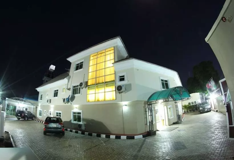 هتل Celia's Suites