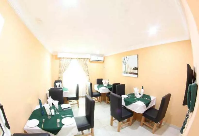 هتل Celia's Suites