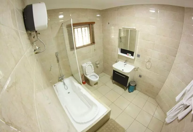 هتل Celia's Suites