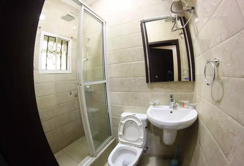 هتل Celia's Suites