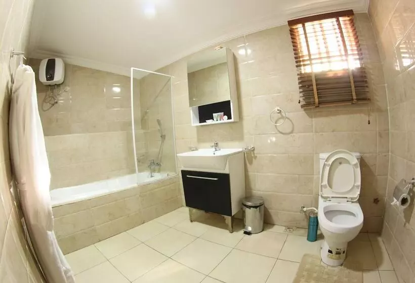 هتل Celia's Suites