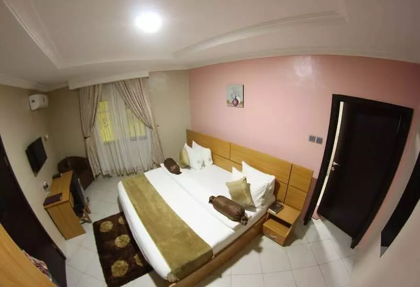 هتل Celia's Suites