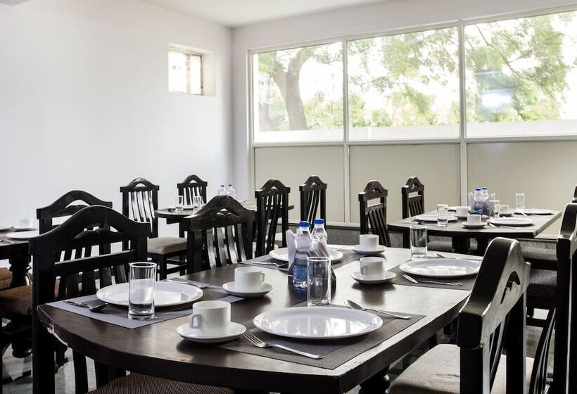 ホテル Oyo 6663 Airport Pride Inn